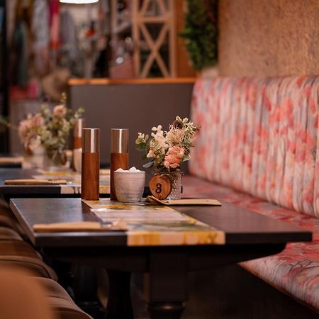 The Hive At Poppi-Red Bed & Breakfast Хоксхед Екстериор снимка