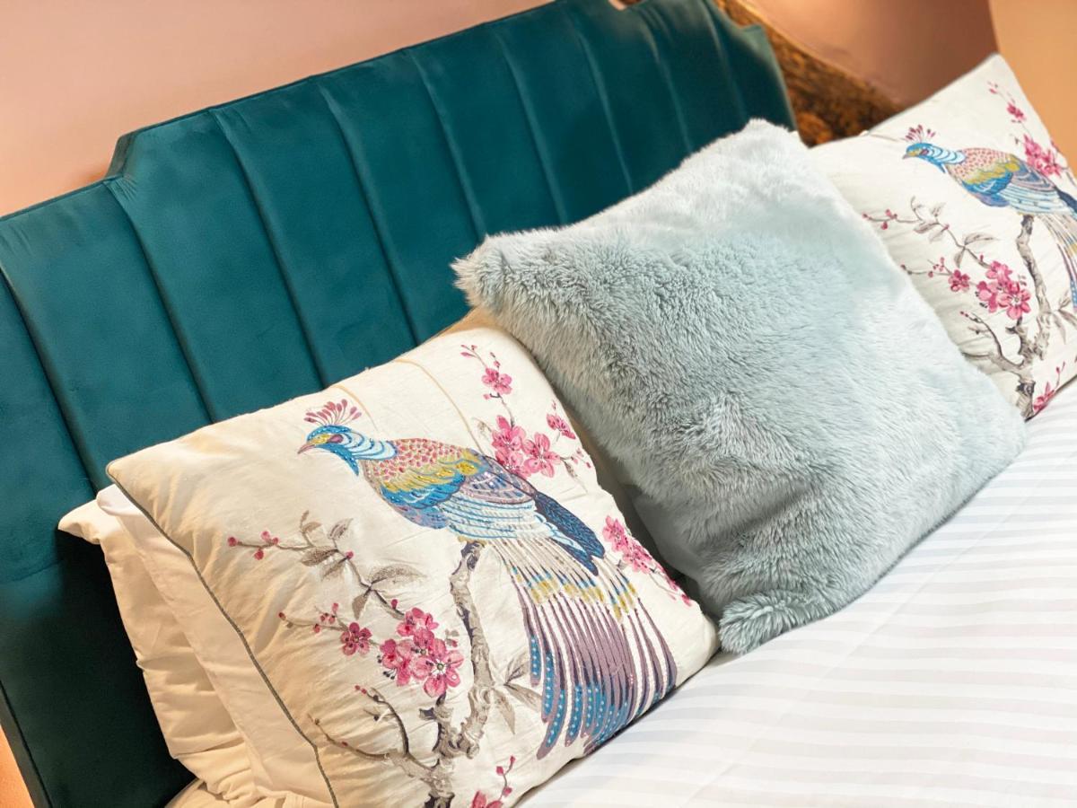 The Hive At Poppi-Red Bed & Breakfast Хоксхед Екстериор снимка