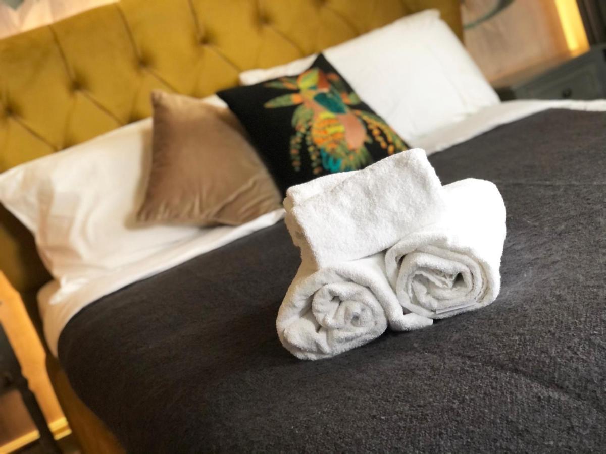 The Hive At Poppi-Red Bed & Breakfast Хоксхед Екстериор снимка