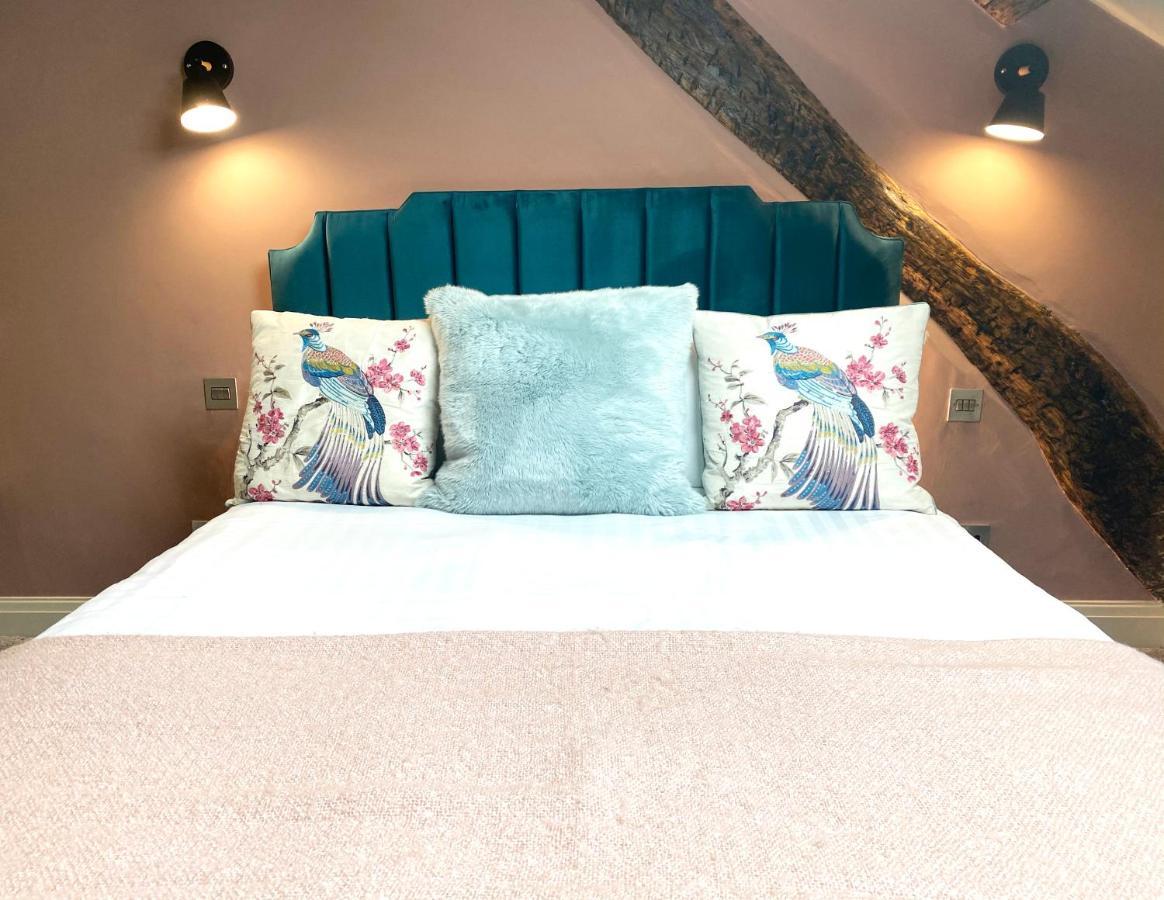 The Hive At Poppi-Red Bed & Breakfast Хоксхед Екстериор снимка