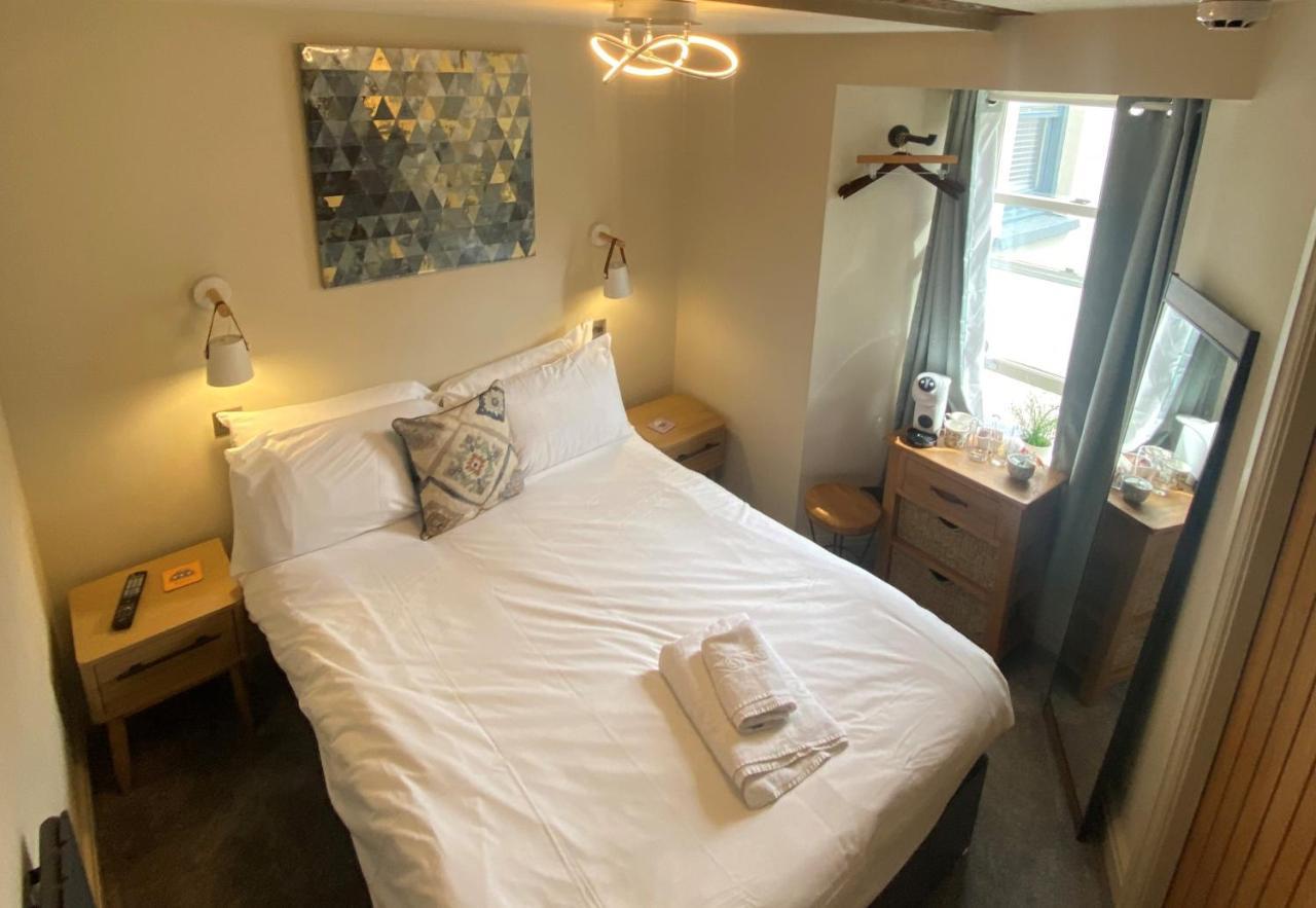 The Hive At Poppi-Red Bed & Breakfast Хоксхед Екстериор снимка