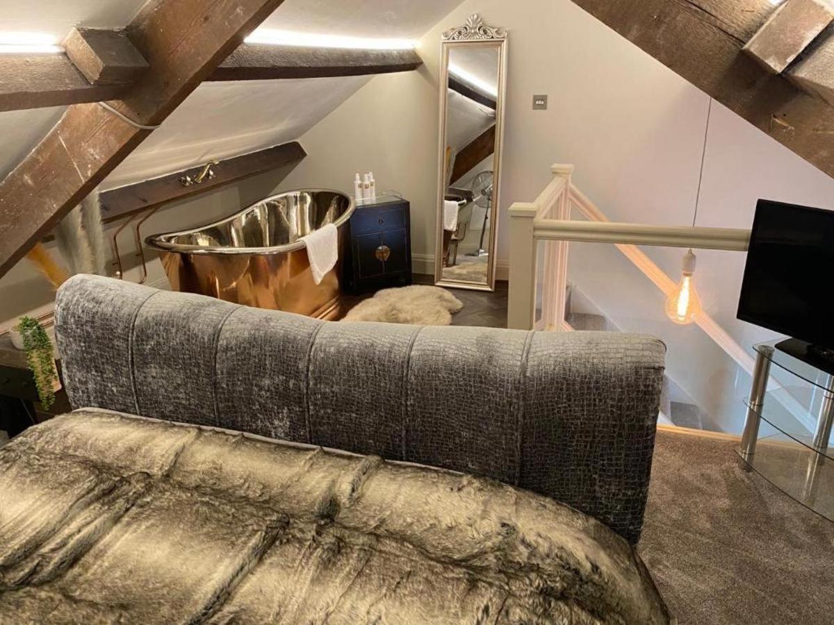 The Hive At Poppi-Red Bed & Breakfast Хоксхед Екстериор снимка